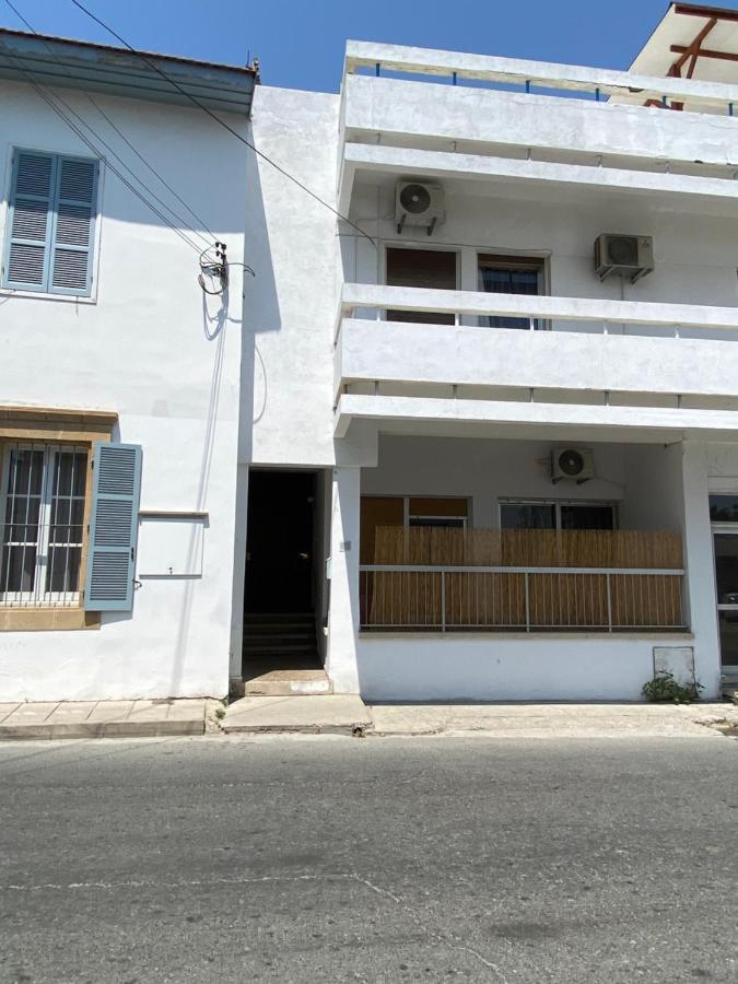 Past Or Tail Rooms Larnaca Luaran gambar